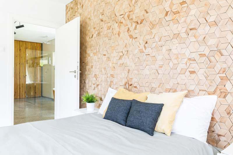 bedroom-with-wooden-mosaic-wall
