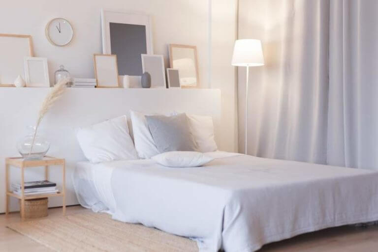 modern-bedroom-with-floor-lamp-and-decorations