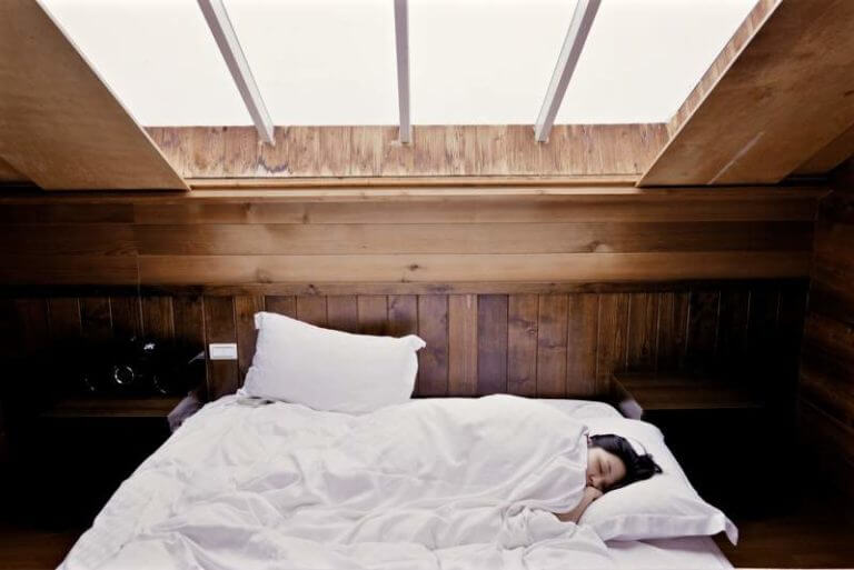 sleep-bed-woman